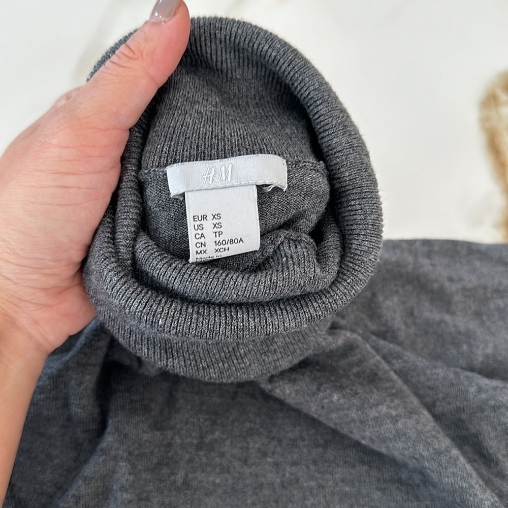 H&M turtle neck - Picture 3 of 3